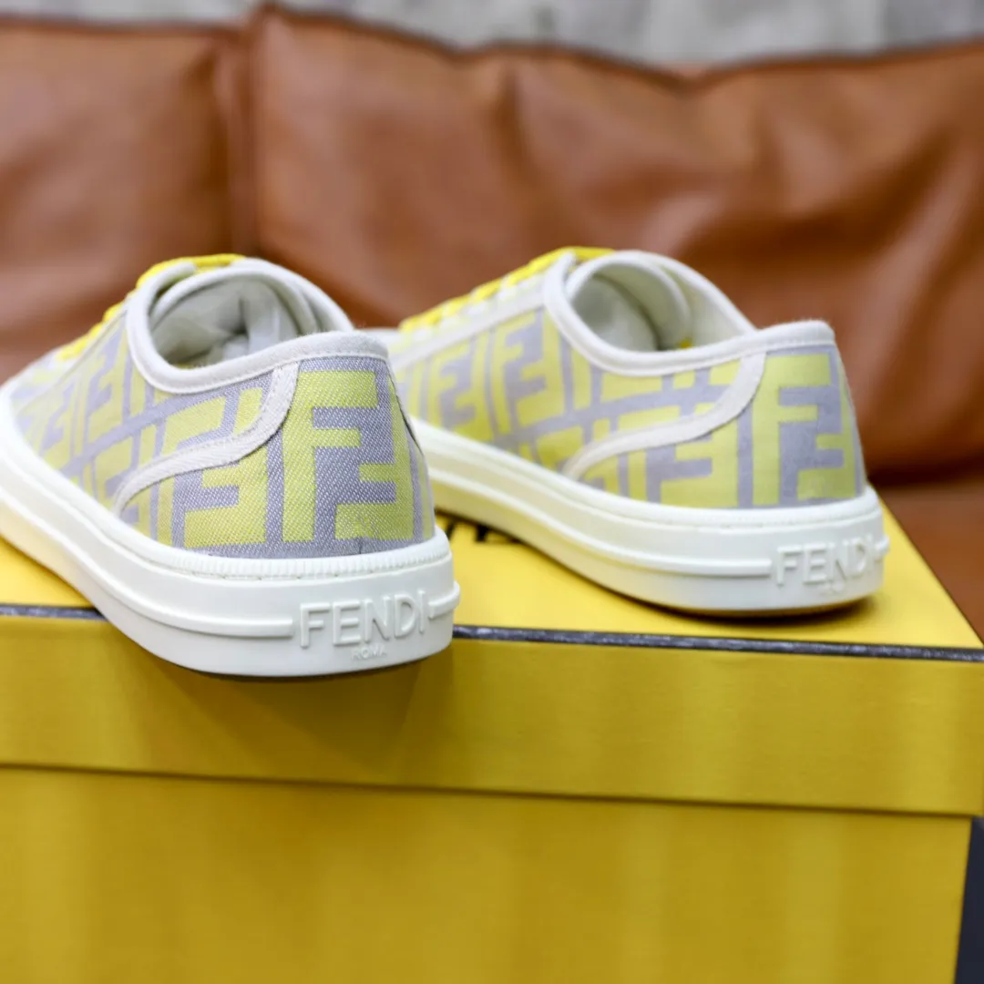 Factory price: 480 original order (couple model) Brand: FENDI Fendi 🙅‍♂️🙅‍♂️🙅‍♂️ Size: Female 35–40, Male 39-44 (45 can be customized) Grade: Official website genuine Material: Imported original LoGO fabric upper Original comfortable lining TPU wear-resistant lightweight outsole Style category: Loafers New trendy shoes Color: actual picture color